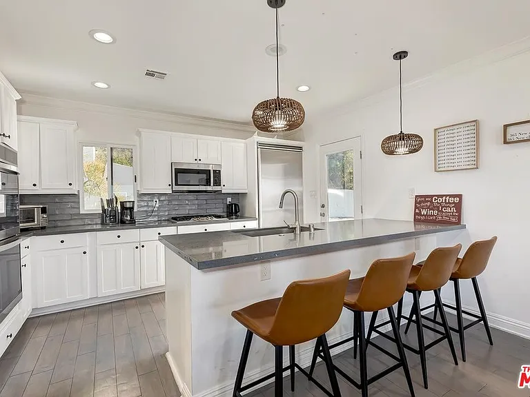 3201 Bonnie Hill Dr — Photo 11