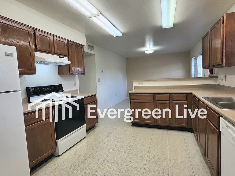 124 Crusader Ct — Photo 12