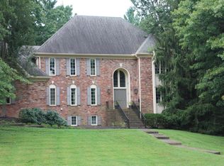 40 River Hill Rd, Indian Hills, KY 40207