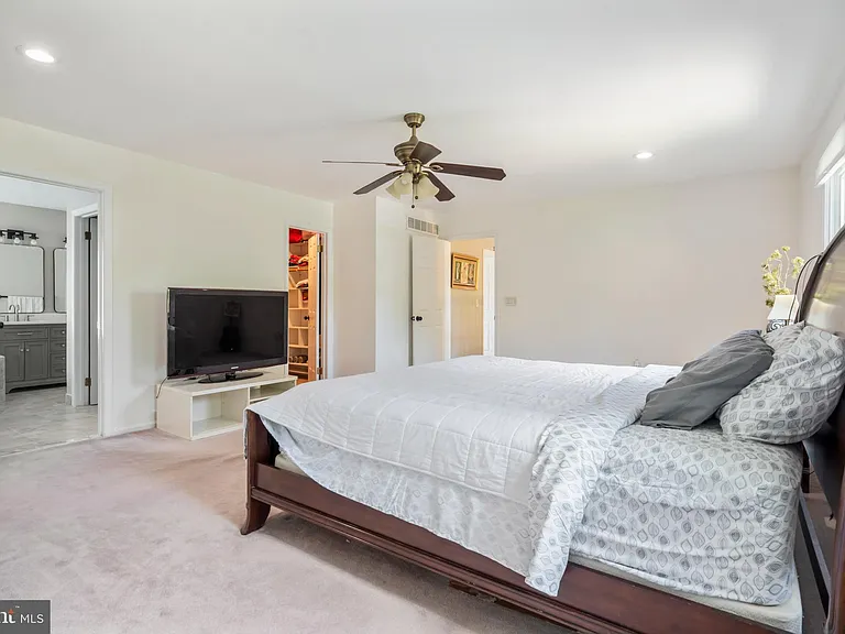 5 Robert Dr — Photo 32
