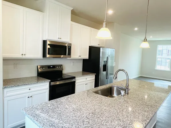 1107 May Apple Dr, Matthews, NC 28104