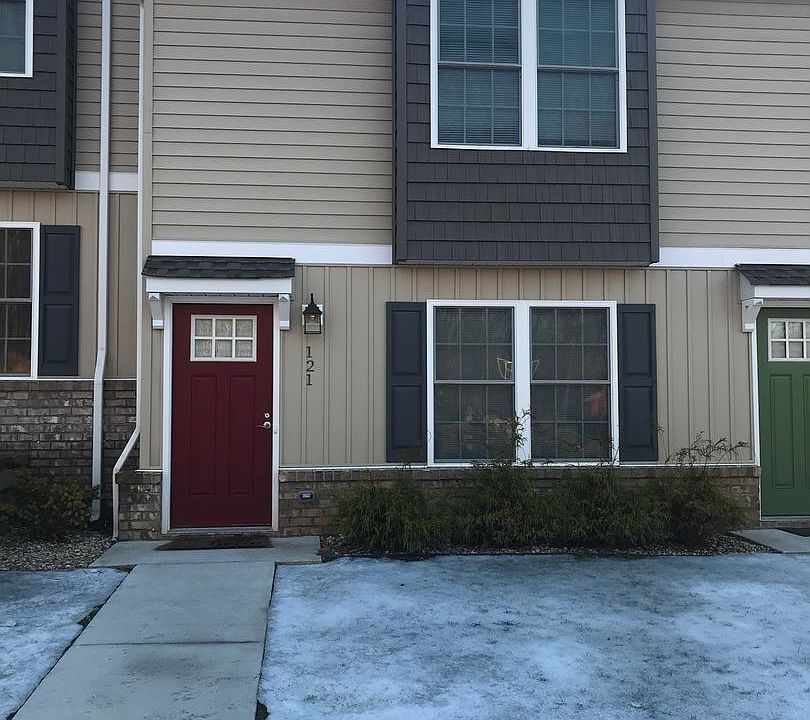 1st image of 121 Squire Cir