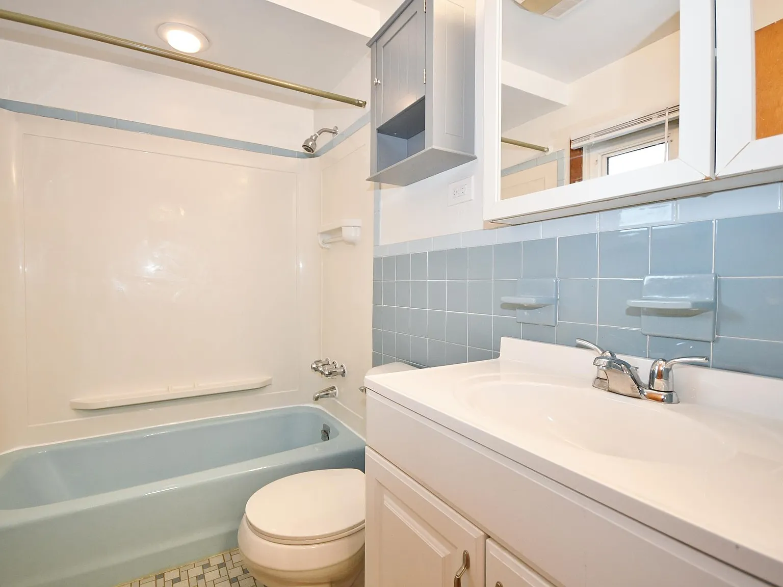 6 bed, $6,300 — Photo 3