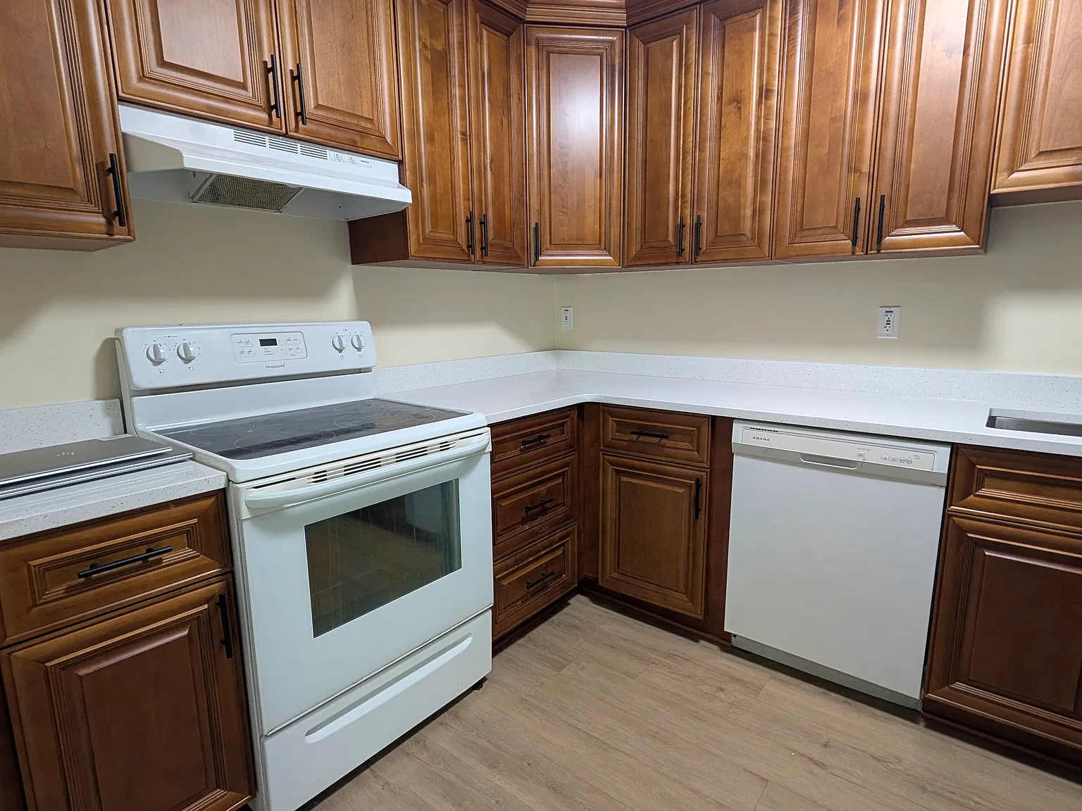 2 bed, 1050 sqft, $2,100 — Photo 4
