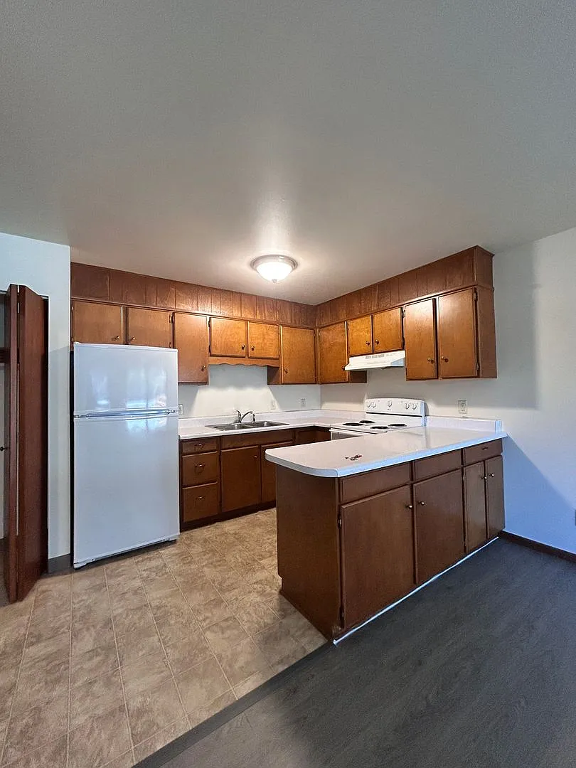 425 Colfax St — Photo 2