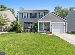 25 Leanne Dr, Sicklerville, NJ 08081