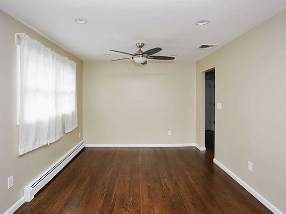 5th image of 159 Aspen St