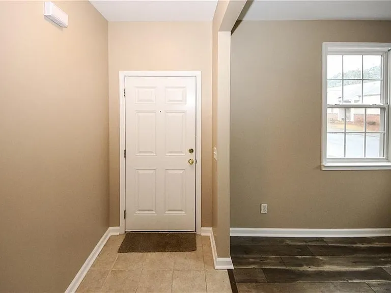 170 Windcroft Ln NW — Photo 3