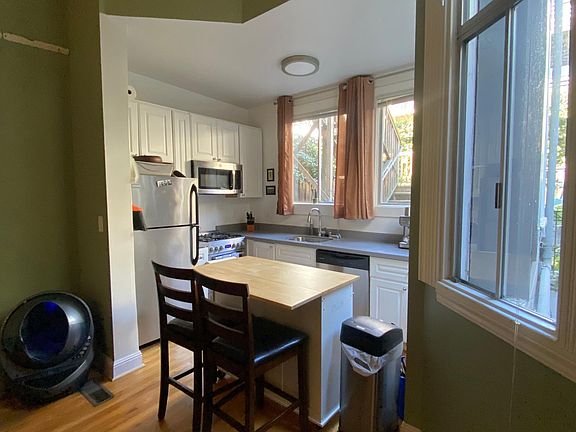 4th image of 1936 Bush St #2