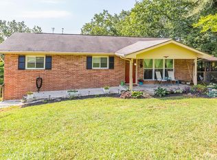 220 Alpine Dr, Rossville, GA 30741