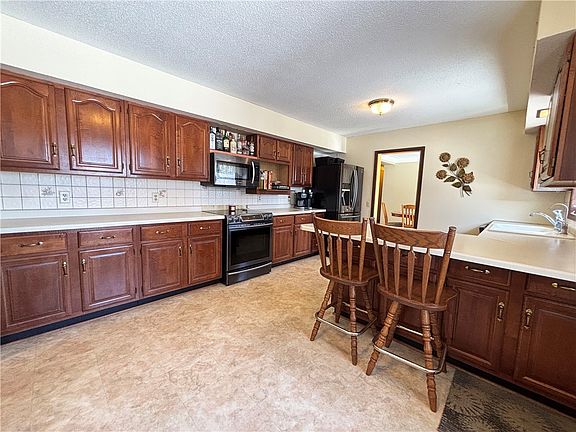 2nd image of 315 Hilltop Drive