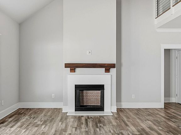 4th image of 1267 Linden Road