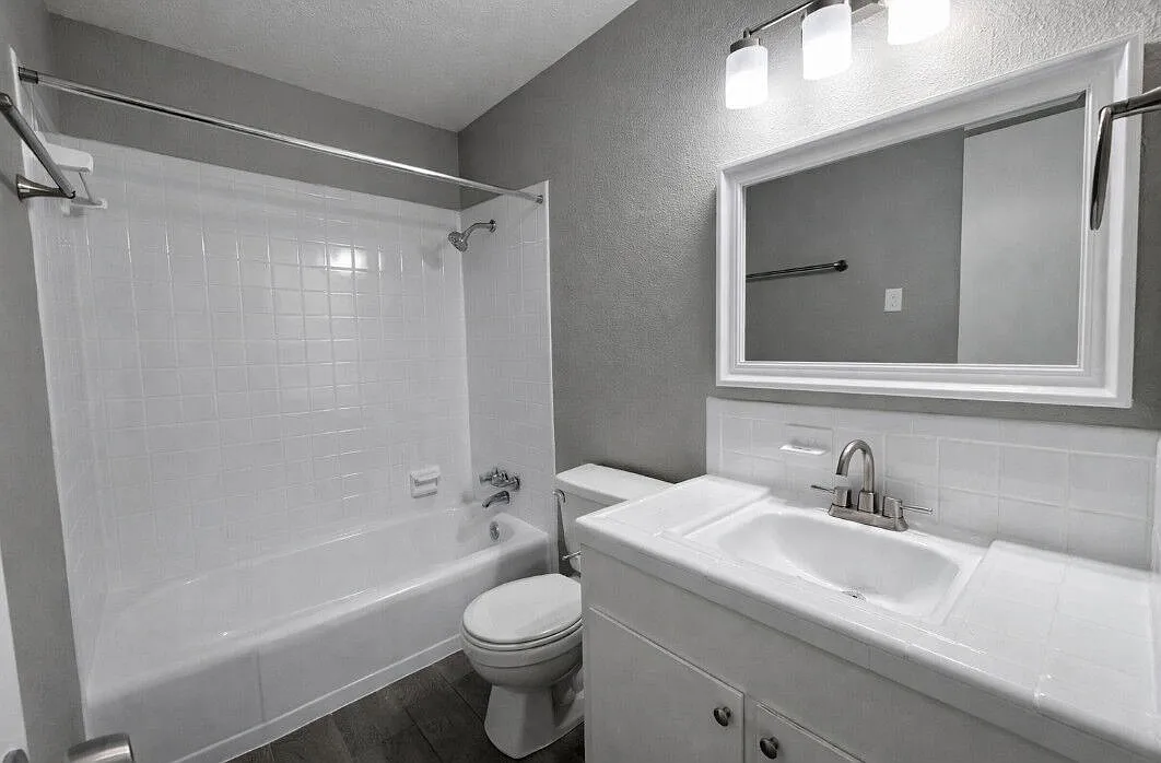 Marshall Apartments — Photo 1