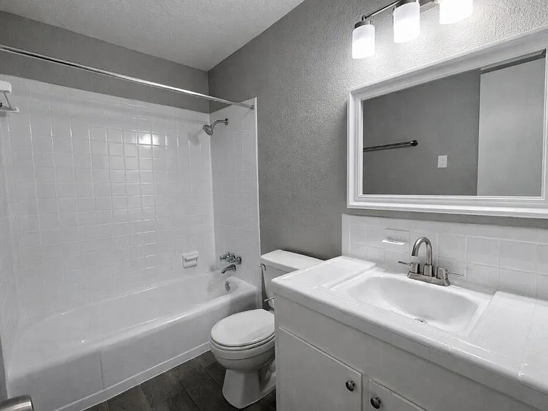 Marshall Apartments — Photo 1