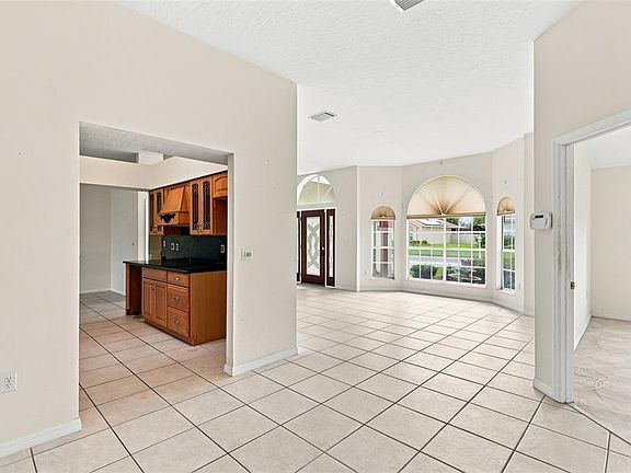 4th image of 934 PINE WALK COURT NE