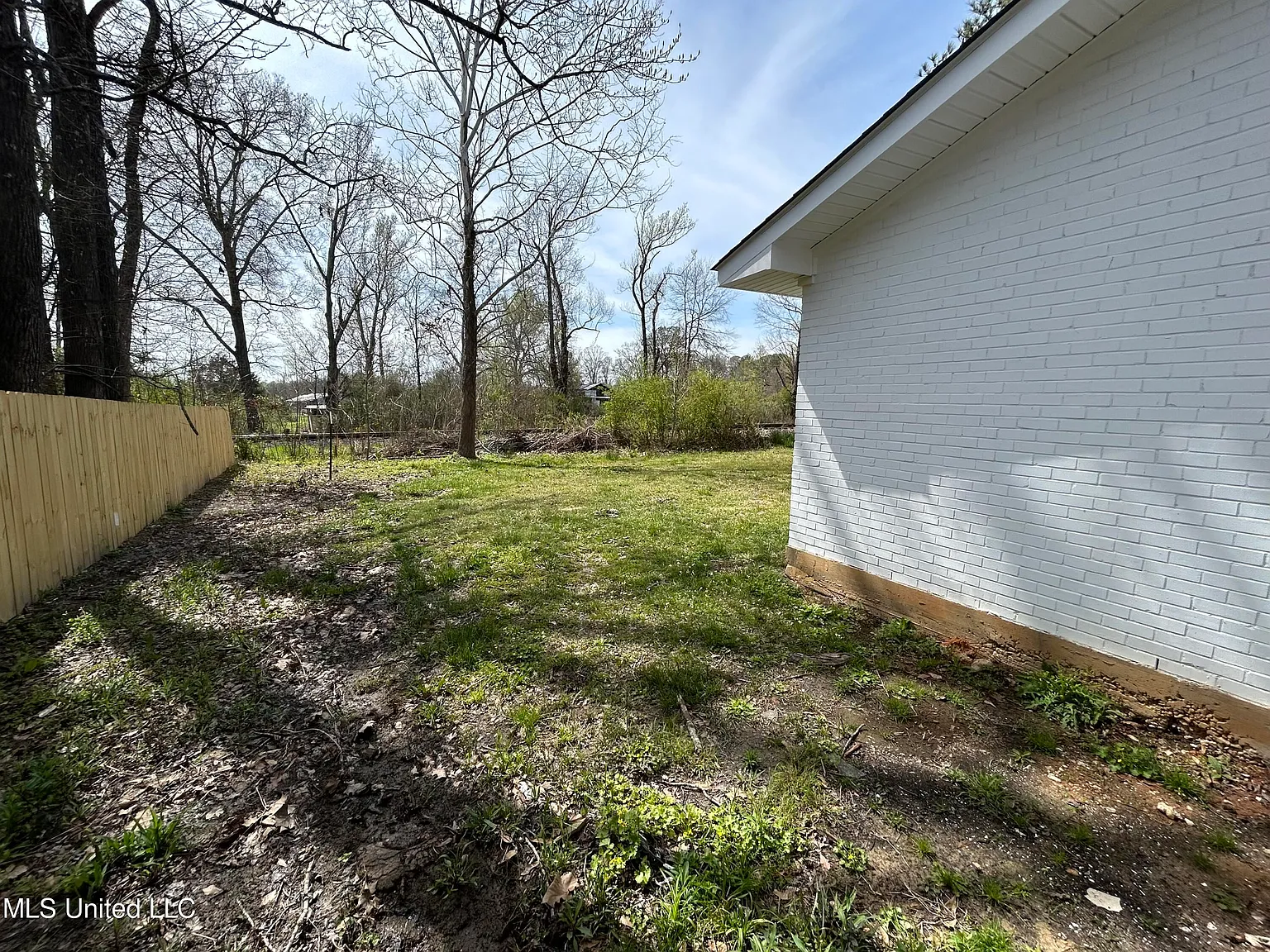 3 bed, 2.0 bath, 1038 sqft, $1,600 — Photo 4