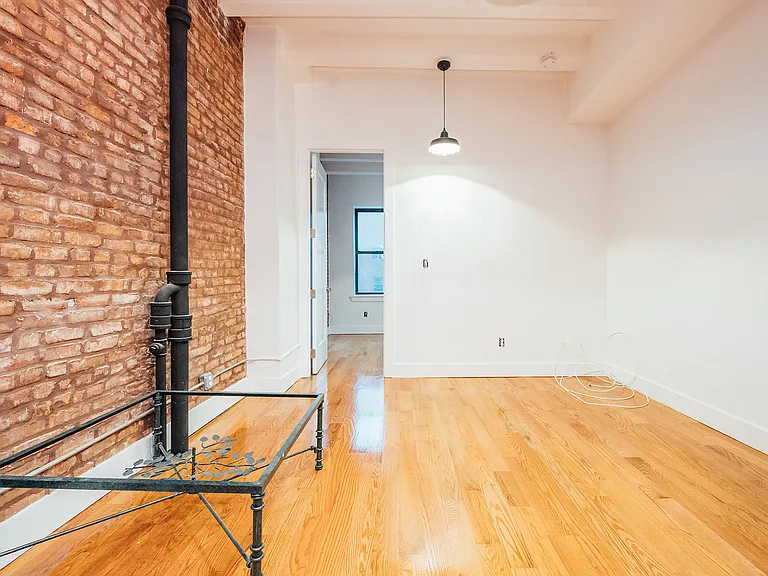 13 Humboldt St #4L — Photo 6