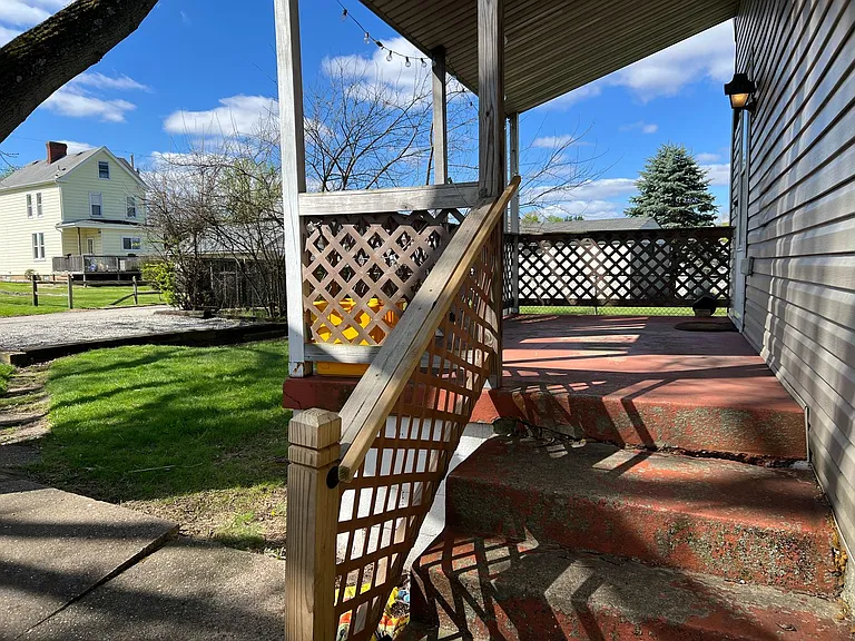 218 Mary St — Photo 14