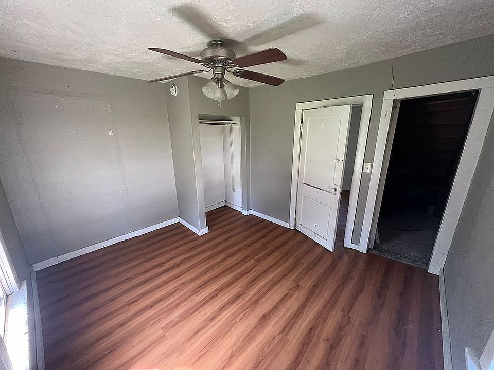 2nd image of 2525 E 39th St