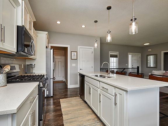 5th image of 9740 Larchwood Dr