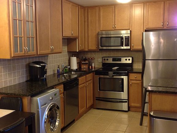 5th image of 560 Lawrence Ave APT 203