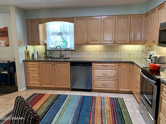 5th image of 711 Lindenwood Cir E