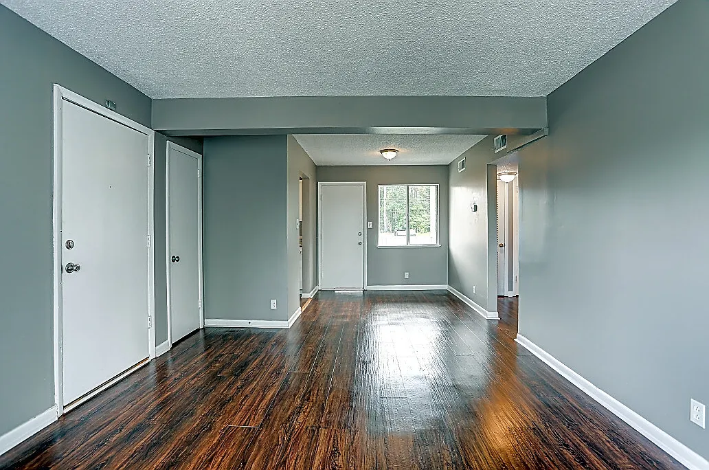 2 bed, 1.5 bath, 1100 sqft, $950 — Photo 2