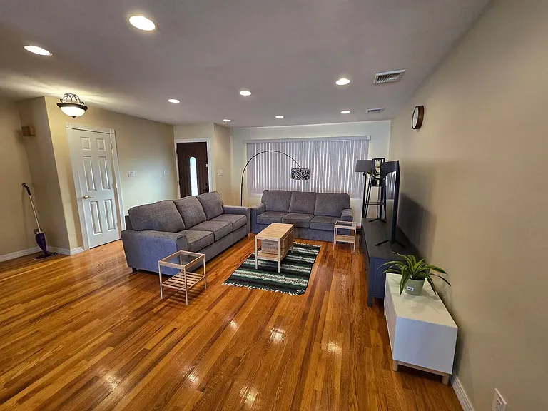 18 Barbara Dr — Photo 6