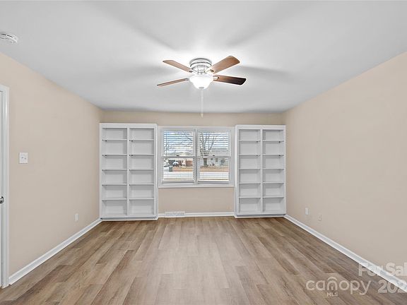 5th image of 2090 Cardinal Hill Dr