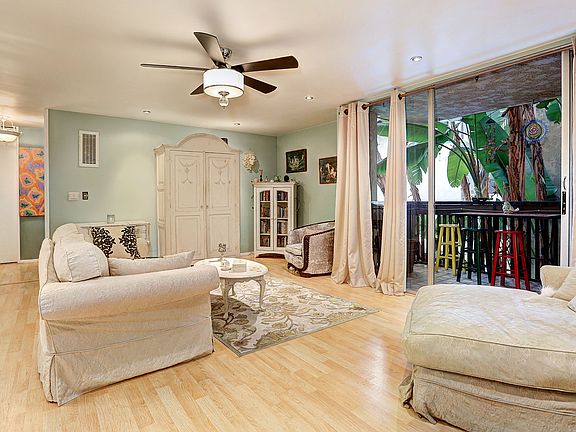 4th image of 5901 Canterbury Dr Unit 2
