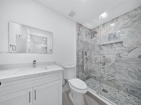 4th image of 222 SW 58th Ave