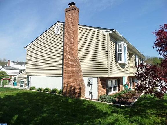 3rd image of 328 Mitchell Dr