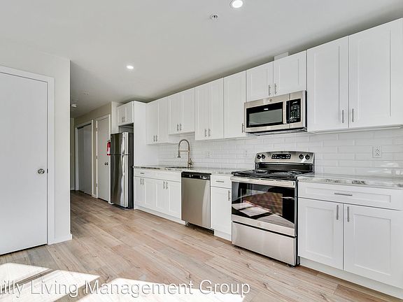 5th image of 4529 Pulaski Ave #H