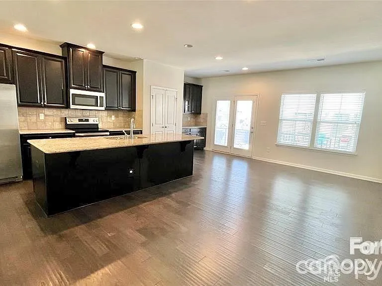 1519 S Church St — Photo 4