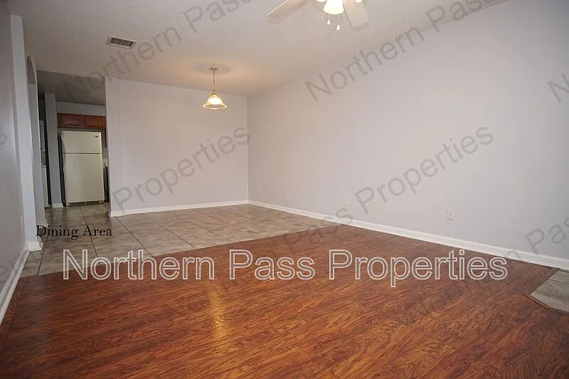 2 bed, 1.0 bath, 944 sqft, $1,095 — Photo 4