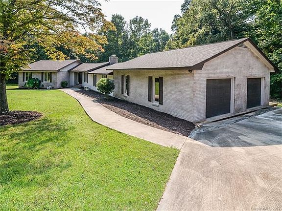 2nd image of 843 Woodway Ln