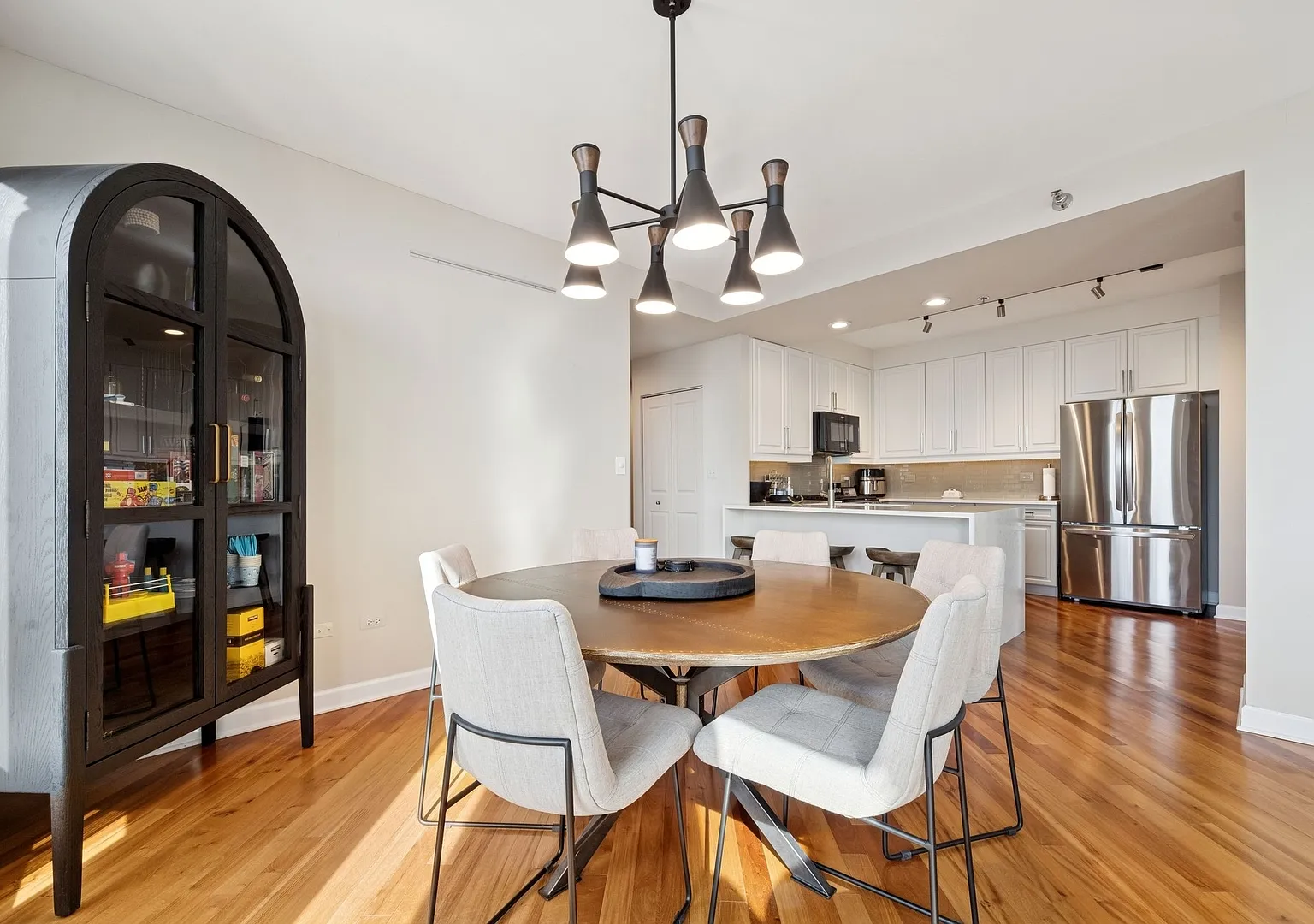 3 bed, $4,800 — Photo 4