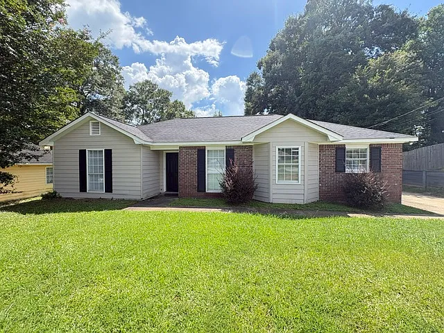 1000 Wehring Ln — Photo 1