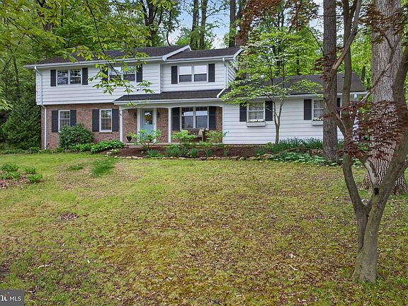 2nd image of 979 Nissley Rd