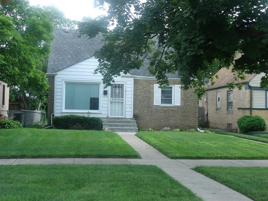21 163rd St photo 1