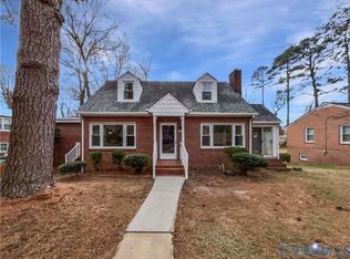 203 Crestwood Dr, Colonial Heights, VA 23834
