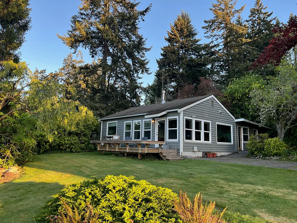 NE Beach Crest Dr