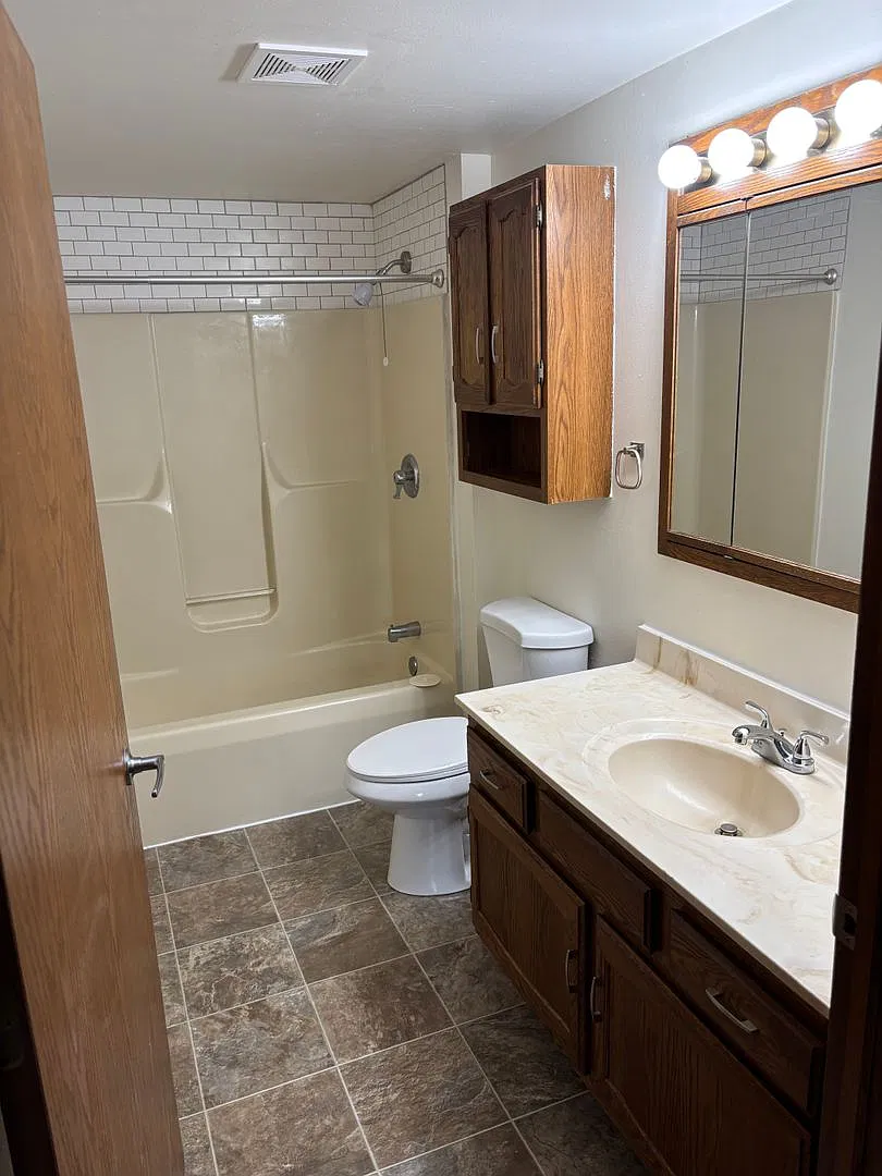 The Colonial Court Apartments in West Bend — Photo 3