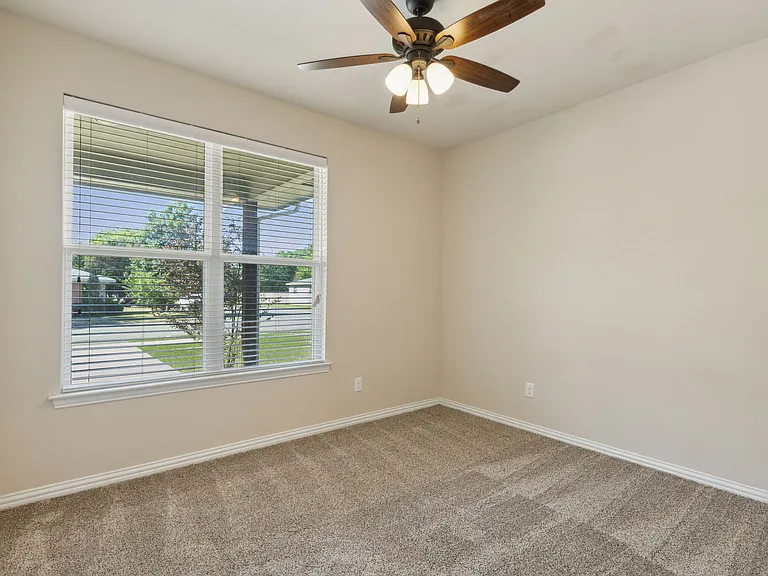 731 W Bond St — Photo 23