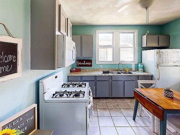 4th image of 618 N Deneen St