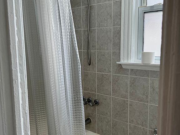 4th image of 1438 Saint Lawrence Ave #3
