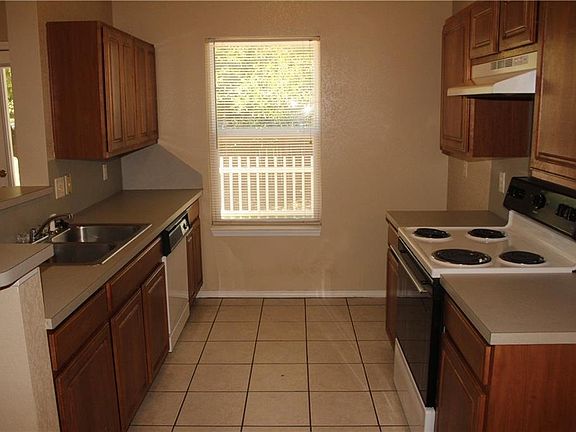 4th image of 2429 Poppy Ln