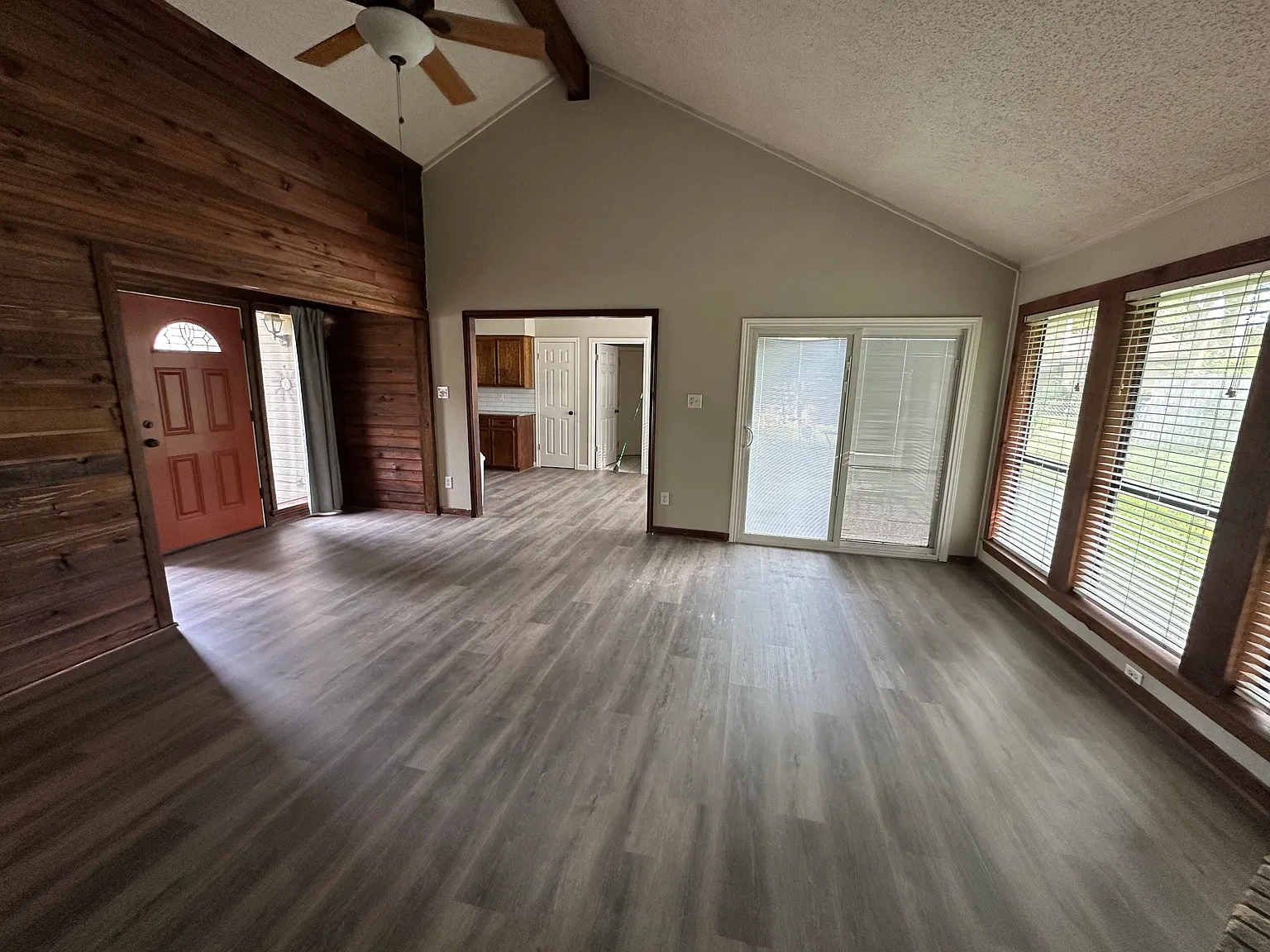 3 bed, 1281 sqft, $1,950 — Photo 3