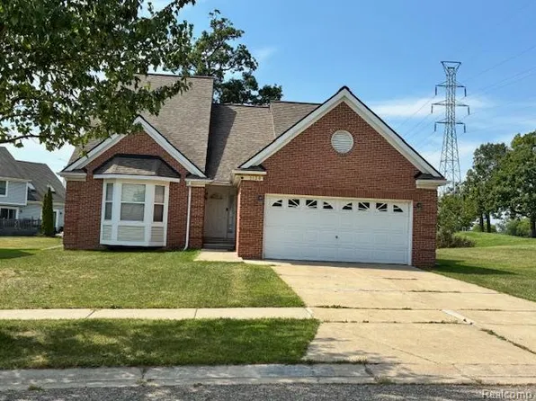 1130 Oak Valley Dr, Pontiac, MI 48341