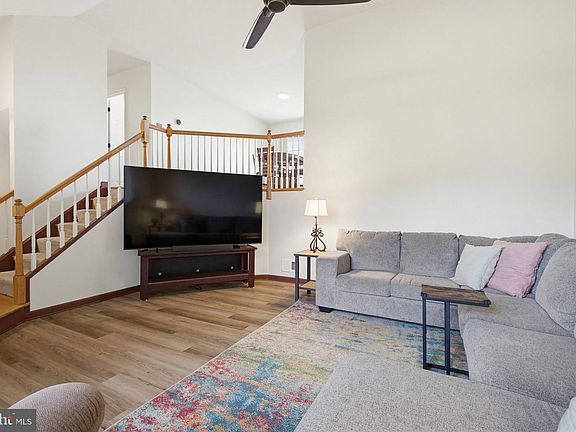 5th image of 65 Brookfield Dr